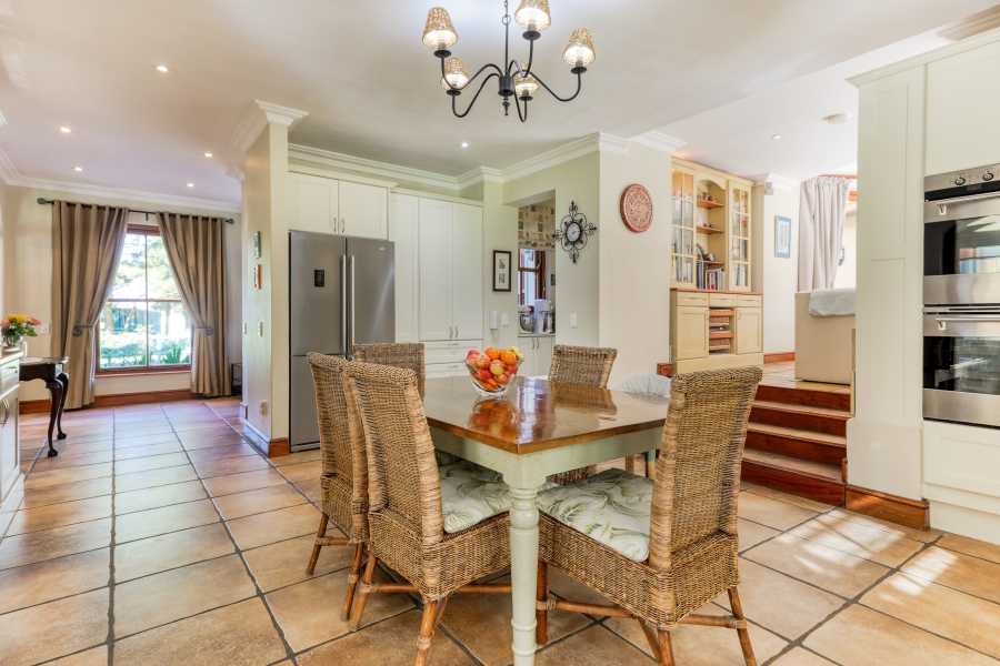7 Bedroom Property for Sale in Zwaanswyk Western Cape